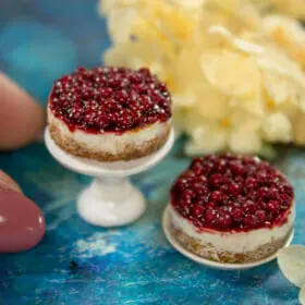 TUTORIAL Miniature cherry cheesecake with polymer clay
