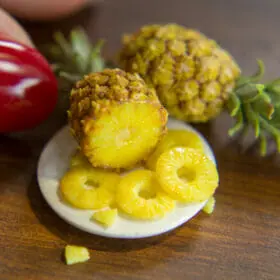 TUTORIAL Miniature Ripe Pineapple with polymer clay