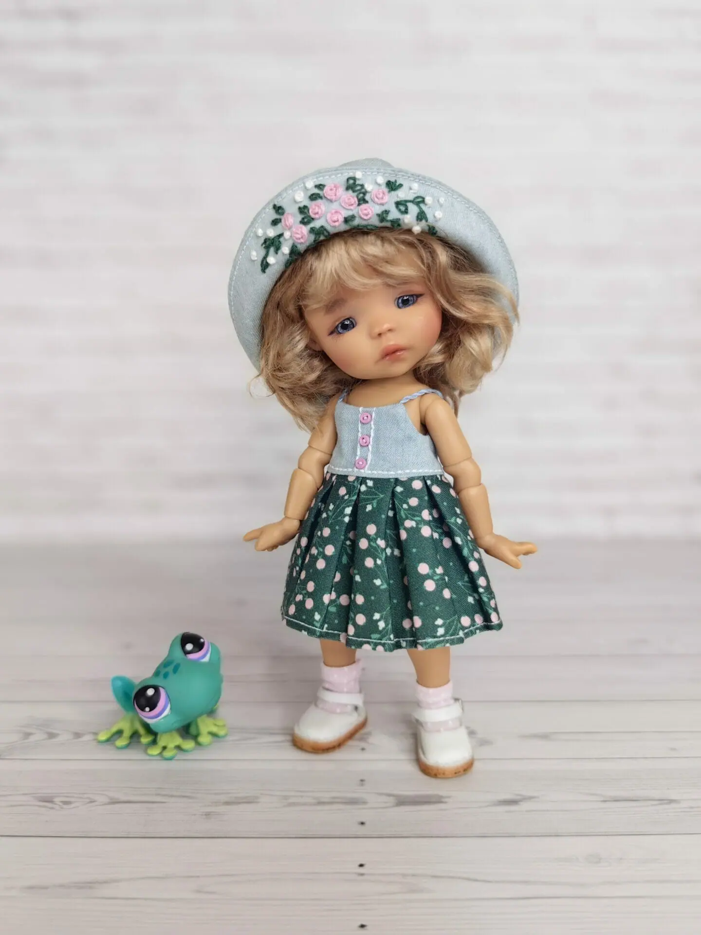 Summer denim sundress with embroidered hat for for Twinkles, Irrealdoll, Lati yellow 1 img 20230729 145358.jpg