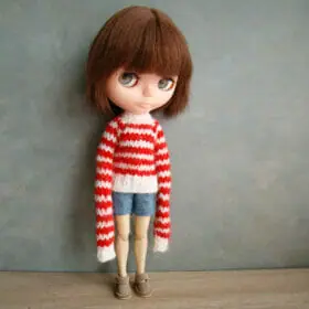 Blythe doll white and red sweater with long sleeves
