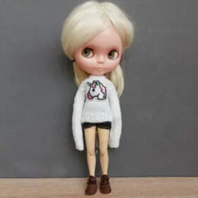 Blythe doll white sweater long sleeves with unicorn