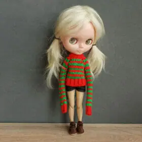 Blythe doll green and red sweater long sleeves