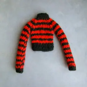 Blythe doll black and red sweater long sleeves