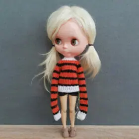 Blythe doll russet, black and white sweater long sleeves