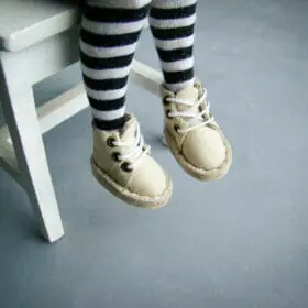 Beige shoes for Blythe doll