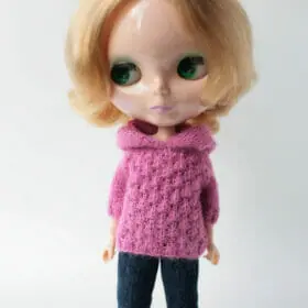 Pink sweater with hood for Blythe doll pattern
