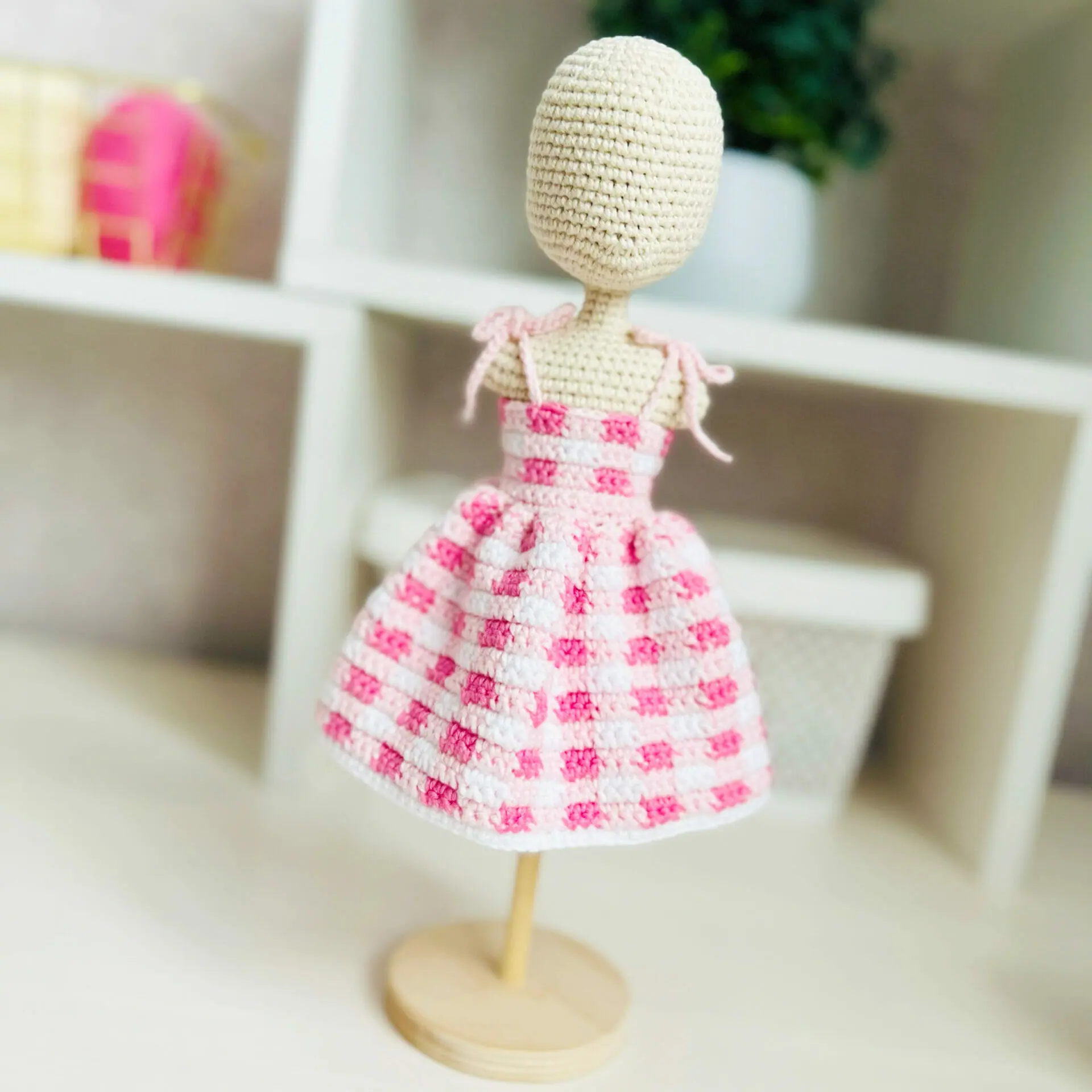 Crochê  Barbie dress pattern, Crochet doll dress, Crochet doll clothes