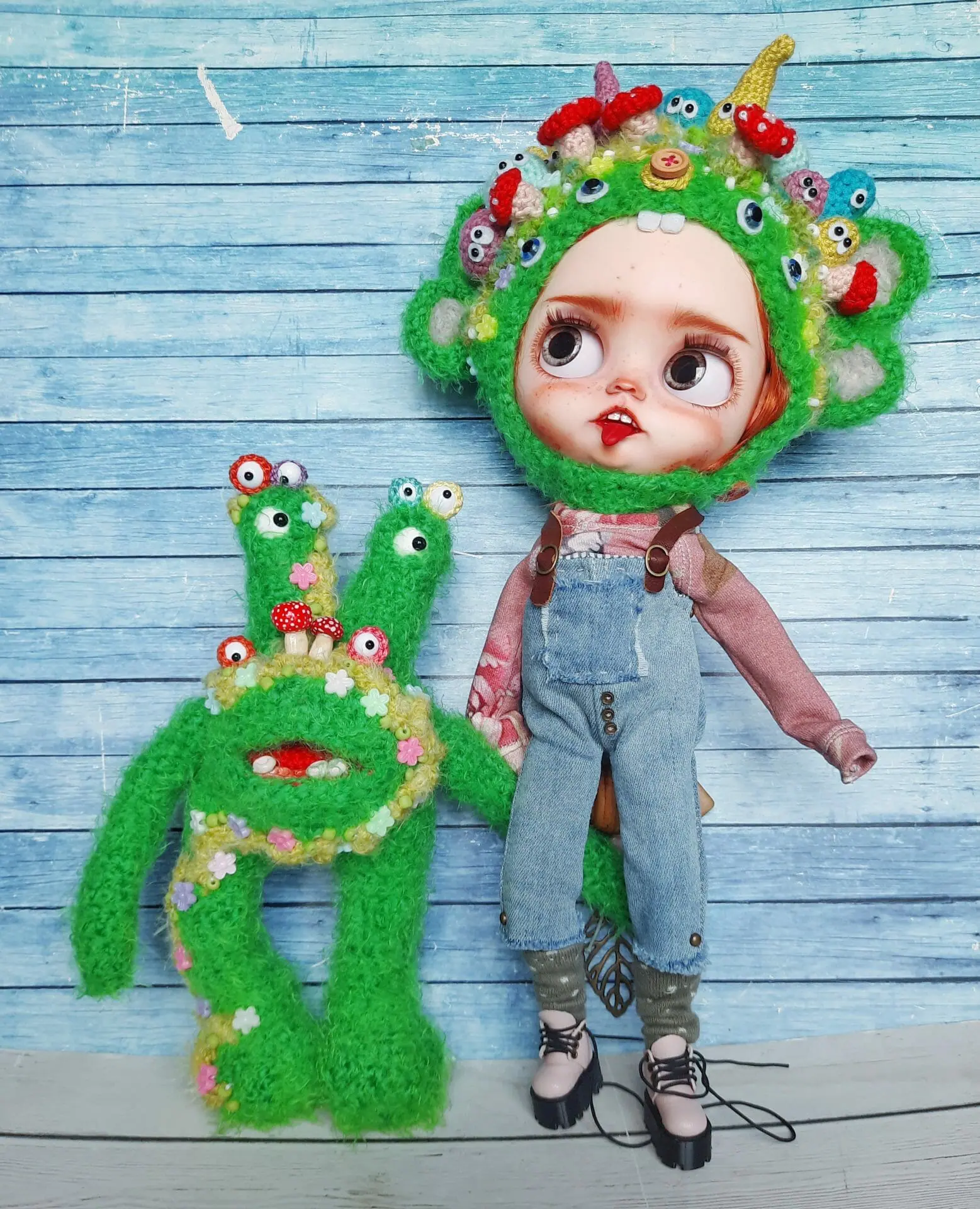 2 Monster helmets and 2 monster toys 5 1000027320 01.jpeg
