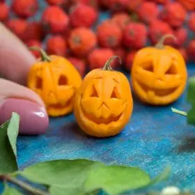 TUTORIAL Miniature Halloween pumpkins with polymer clay