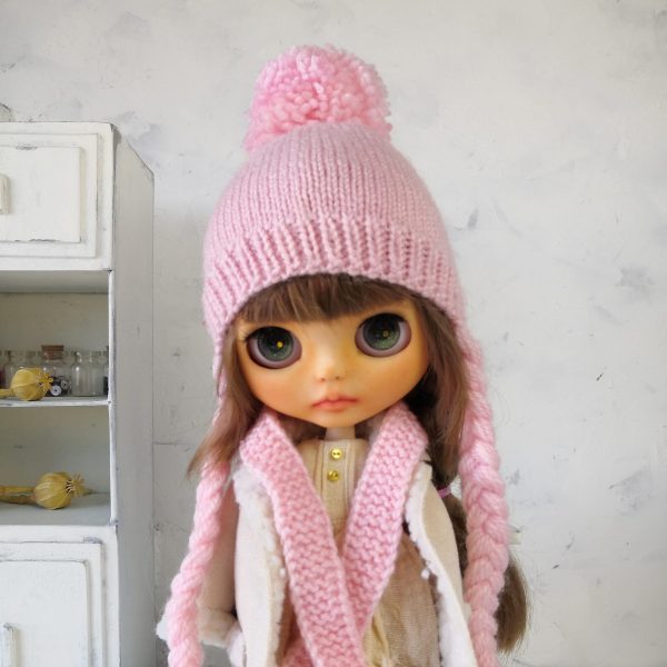 pink-hat-blythe-doll