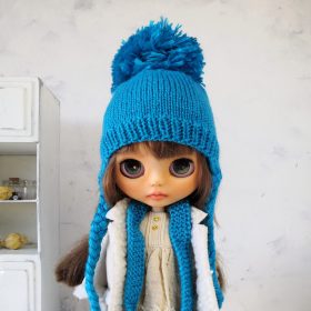 blue-hat-blythe-doll