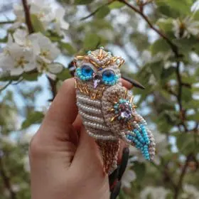Knitted brooch "Owl"