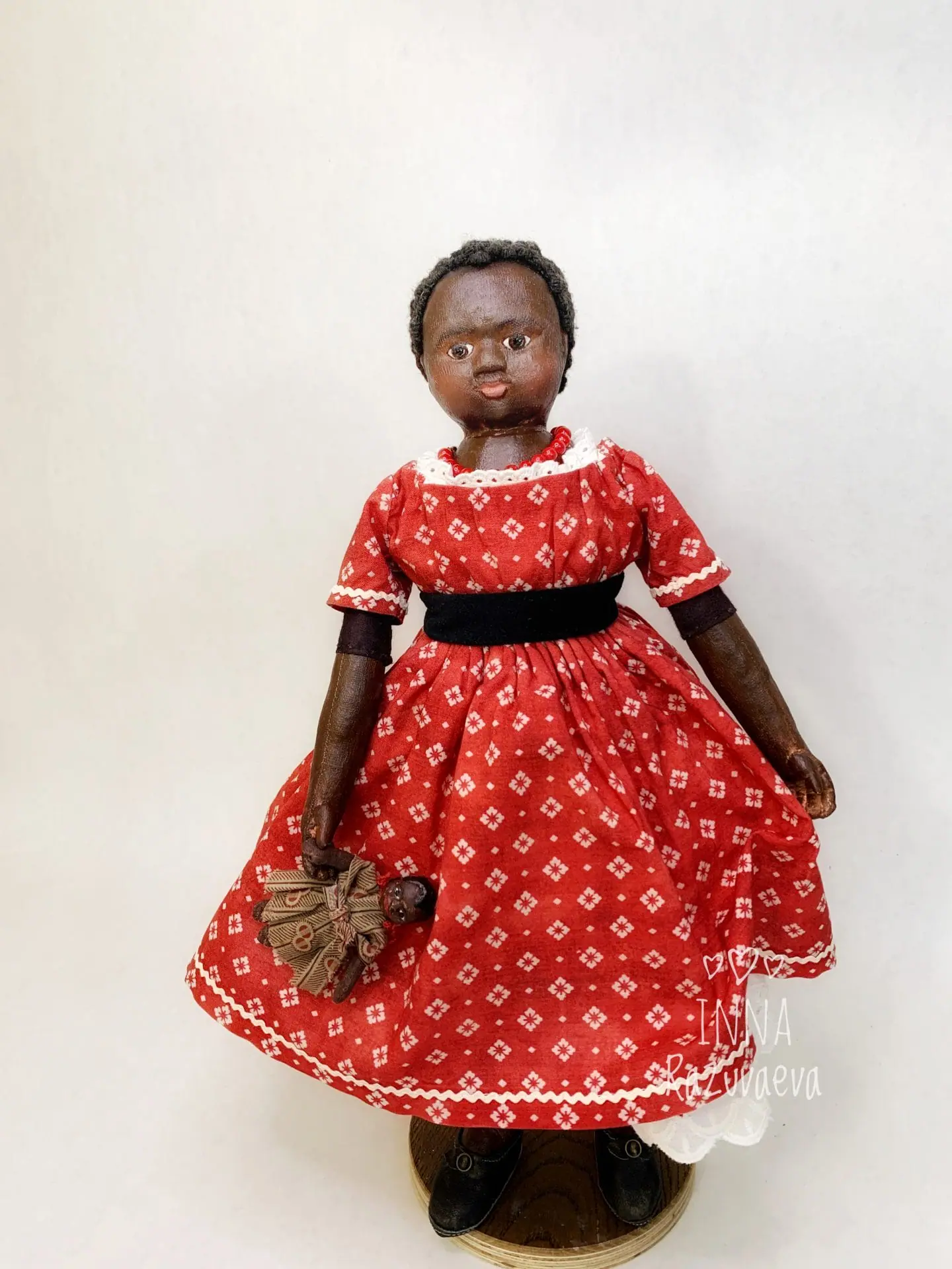Izannah Walker reproduction black doll 4 rqnbe9790.jpg