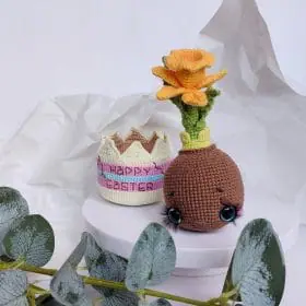 Crochet plants Easter ornament. Amigurumi pattern narcissus.