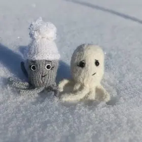 Knitted octopus pattern