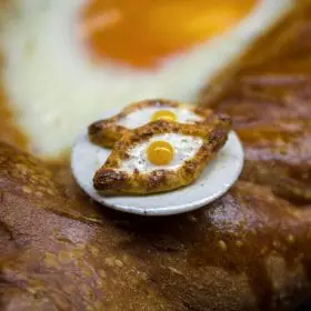 TUTORIAL Miniature khachapuri with egg from polymer clay