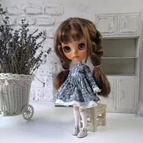 green-floral-dress-with-long-sleeves-for-blythe-doll