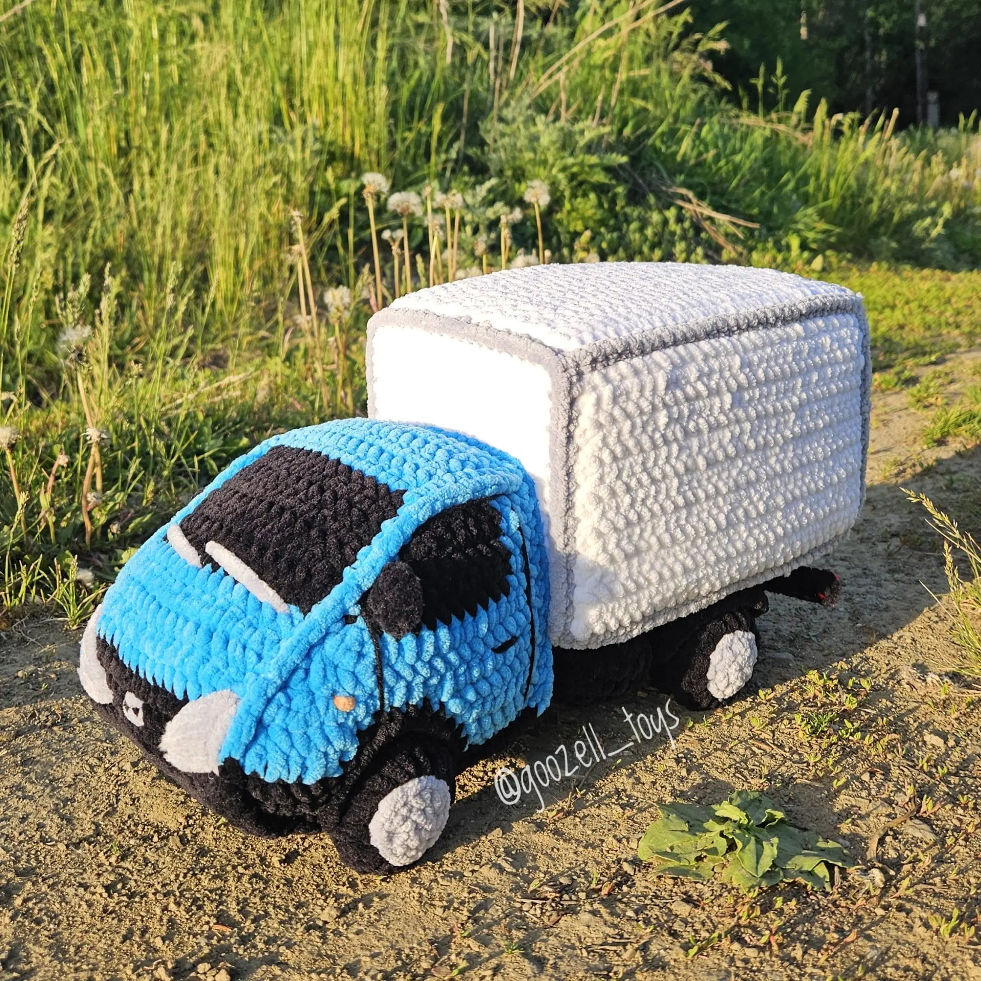 CROCHET BOX TRUCK PATTERN, Amigurumi delivery truck 1 Crochet Box truck pattern