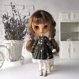 dark-green-floral-dress-with-long-sleeves-for-blythe-doll