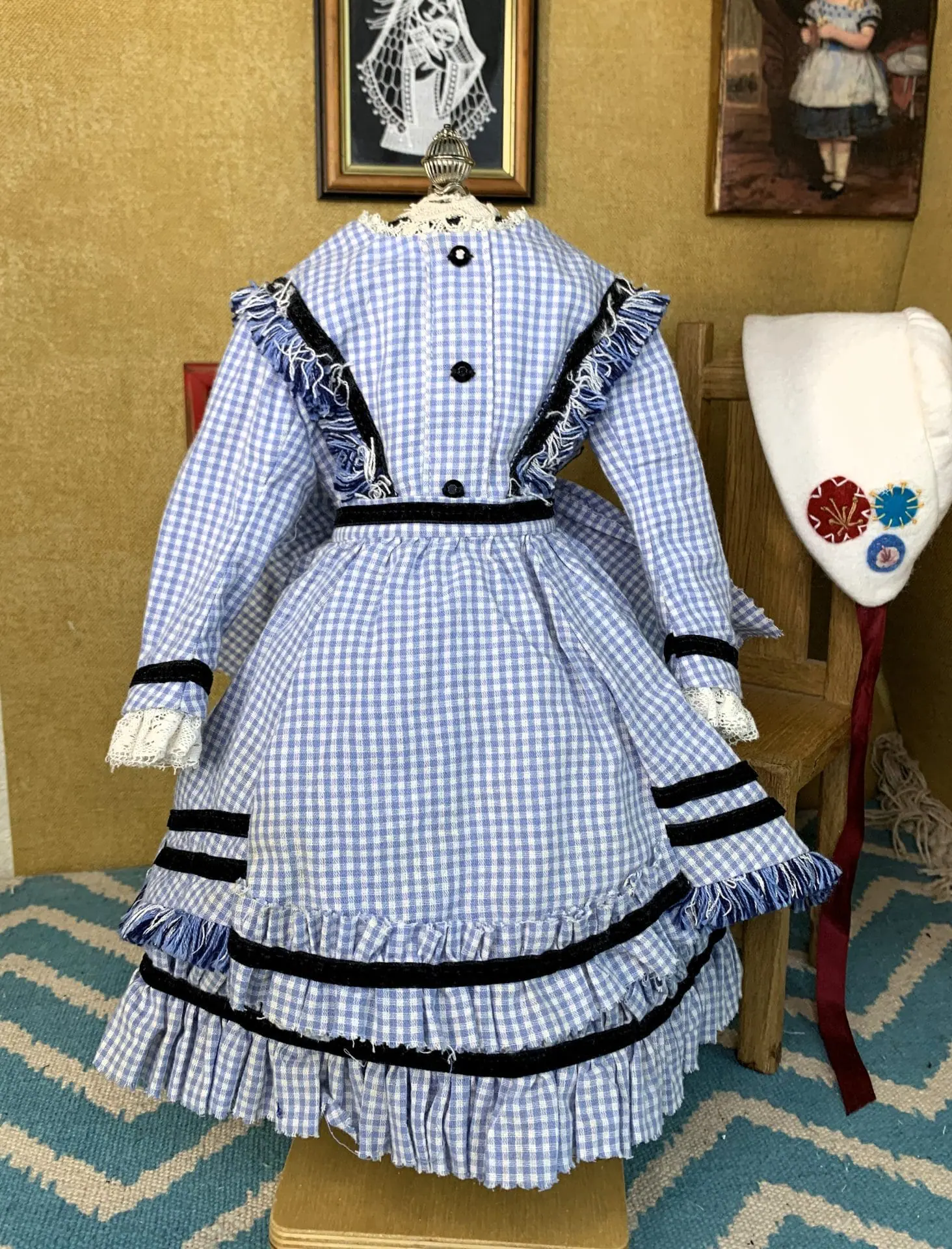 Izannah style set for 18inch dolls ( Blue dress, apron, bonnet) 2 img 5230.jpg
