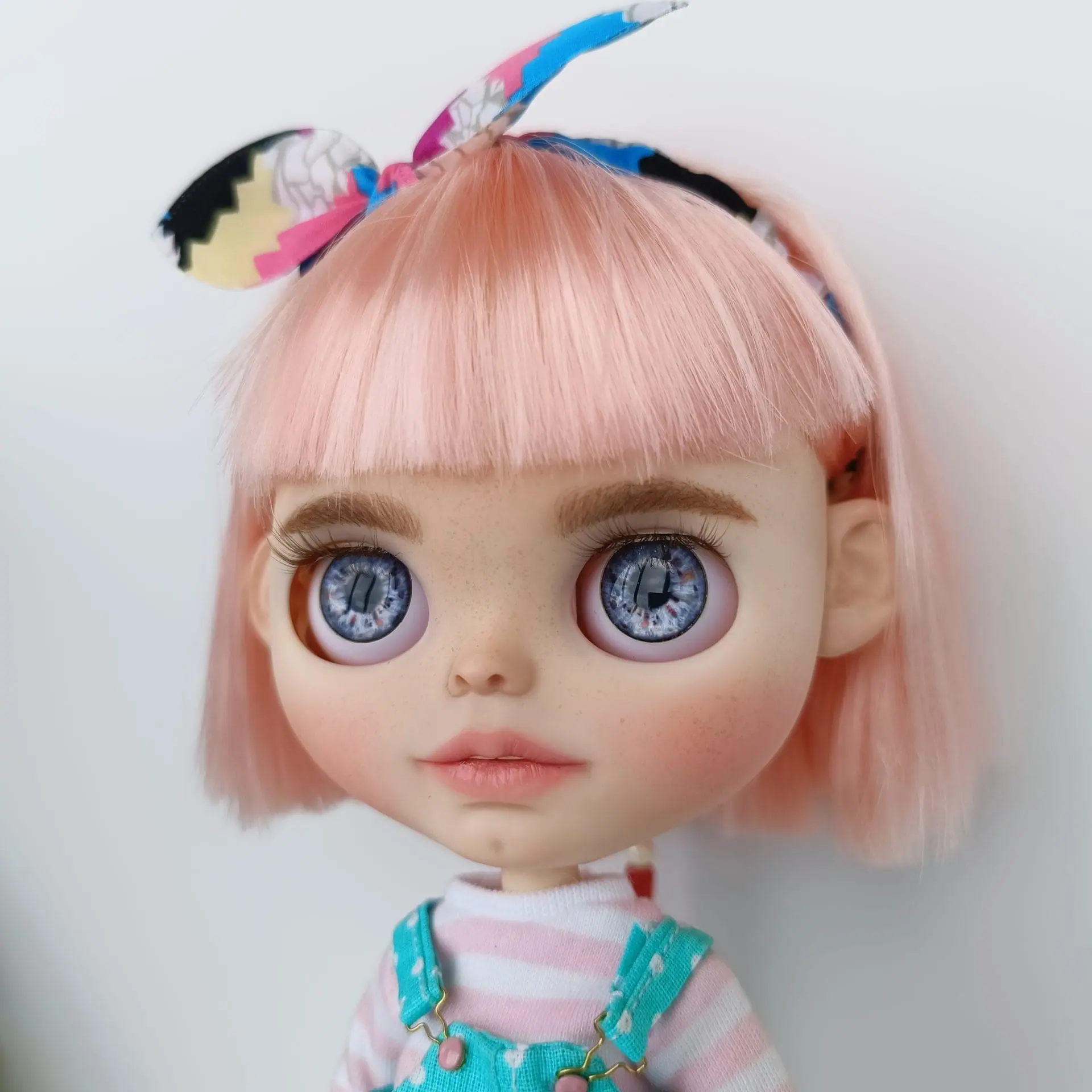 Blythe doll custom with pink hair and open mouth with teeth 2 Blythe doll custom with pink hair and slightly open mouth with teeth
