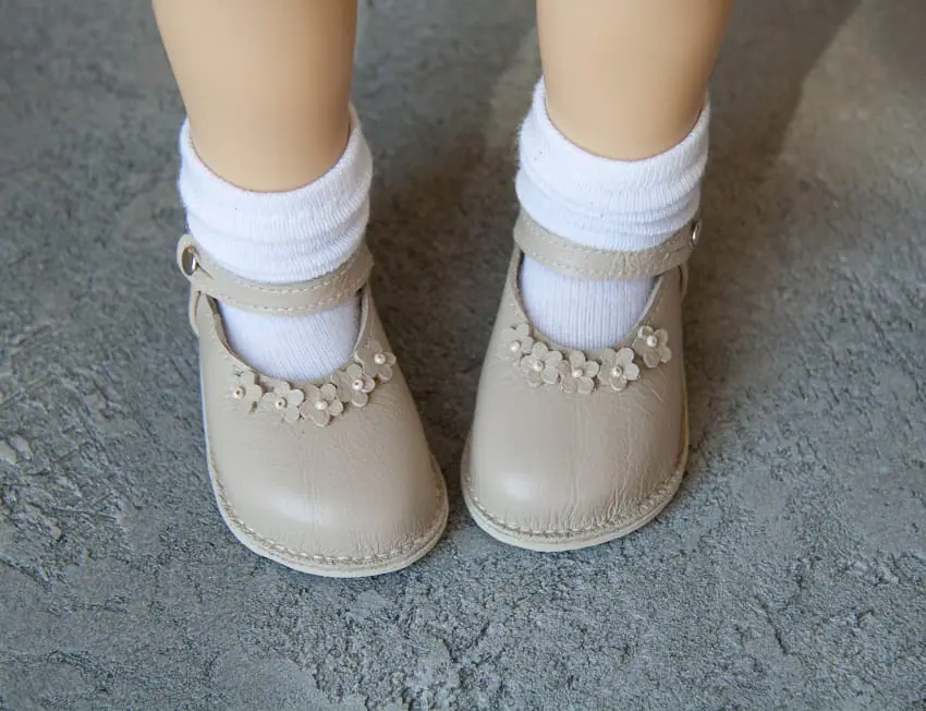 Shoes with flowers for Meadow doll 20 inches LL. 3 img 9261.jpg