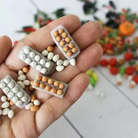 Miniature Eggs 1:12 Miniature food Miniature farmer Realistic miniatures food for dolls Dollhouse miniatures