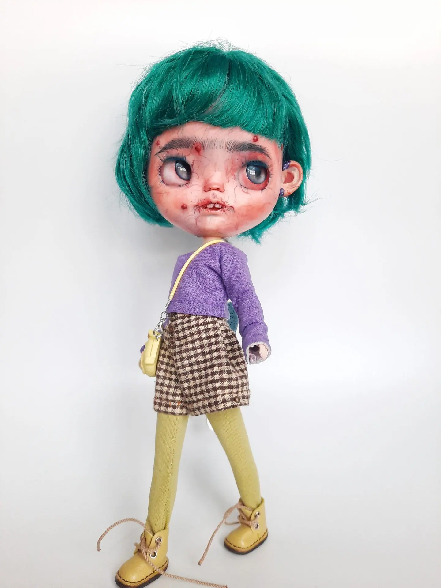 Blythe doll custom sculpted face Natural hair Zombee