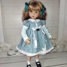 Dress in shabby chic style.