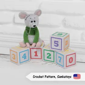 mouse in a sweater crochet pattern