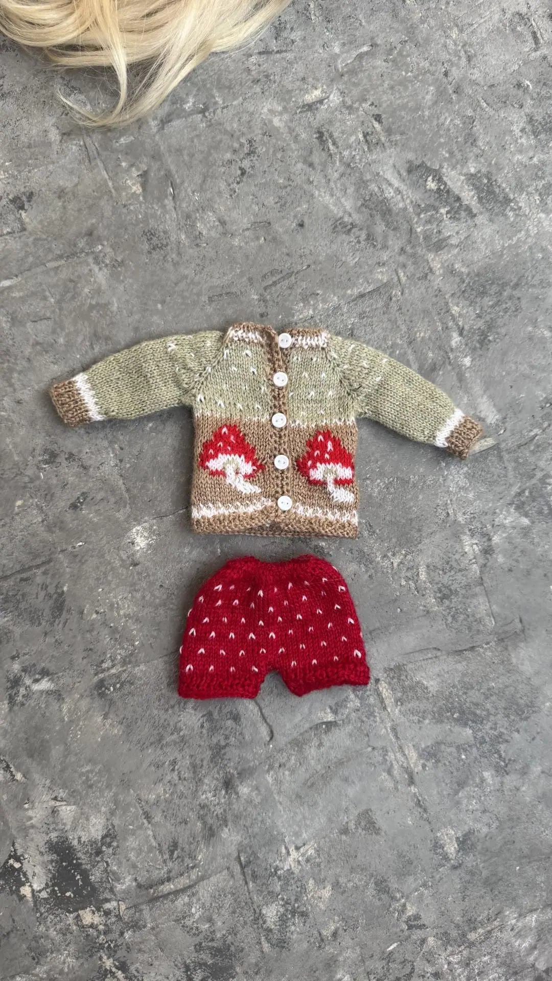Blythe Qbaby doll knit sweater mushrooms 1 img 5729.jpeg