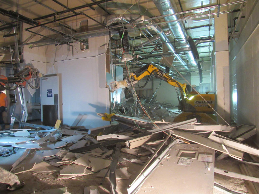  Derribos y demoliciones interiores en Castellbell i el Vilar con EcoServeis: rapidez y eficacia garantizada 