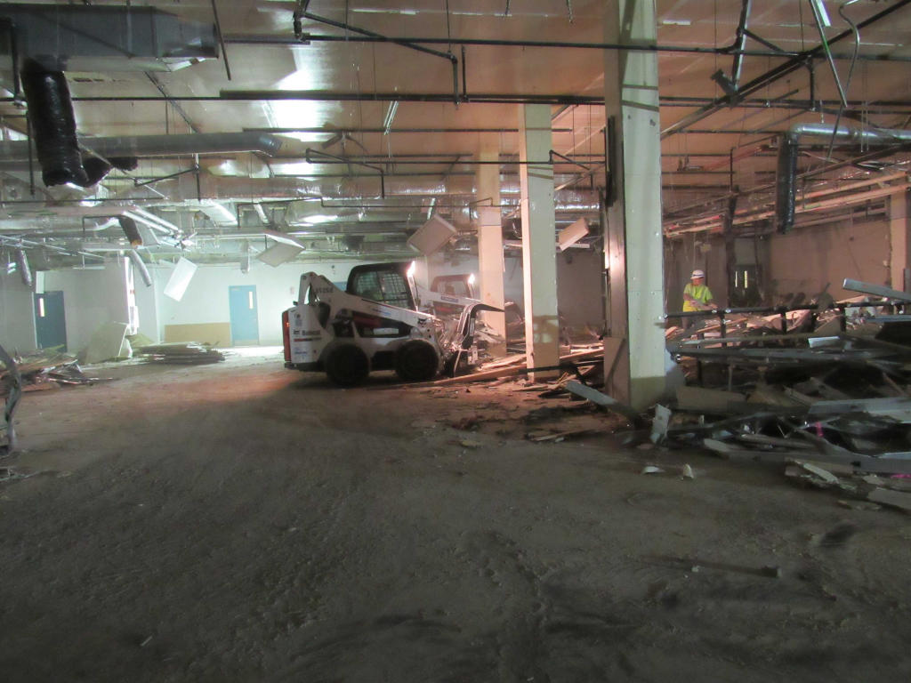 Los mejores servicios de derribos y demoliciones interiores en Pallejà con EcoServeis