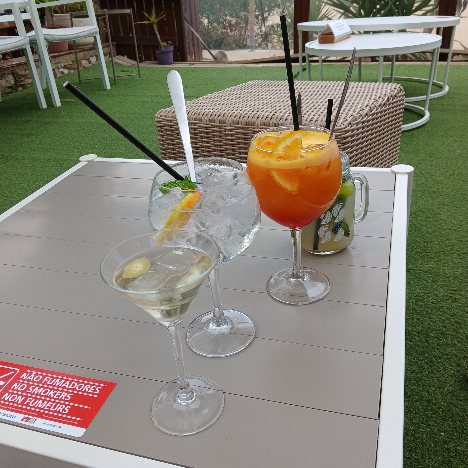 I had a delicious gin and tonic with a regional gin from Lagos called Alma da Luz.