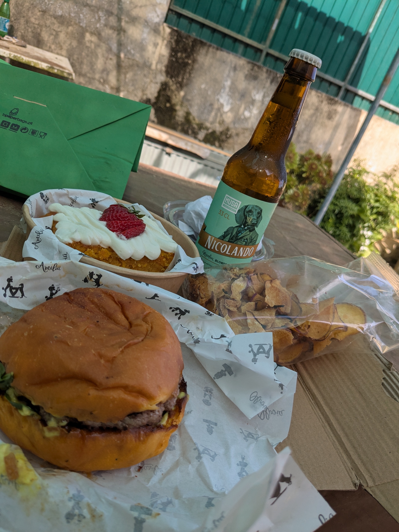 Nicolau Burger, Sweet Potato Chips, A Nicolando Blonde Ale and carrot cake.
