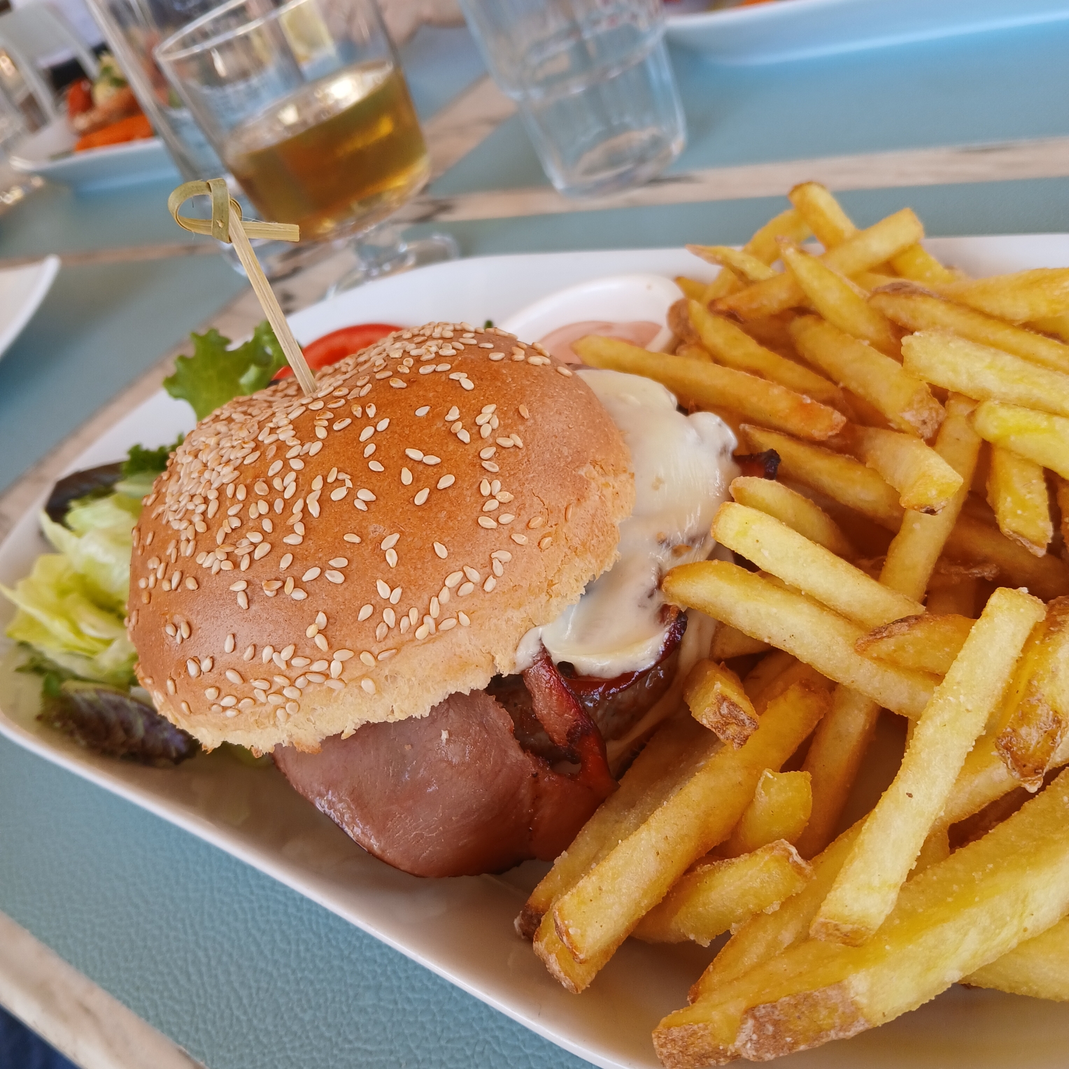 A decent bacon and cheese burger!