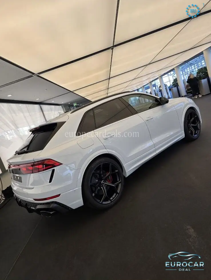 Audi RSQ8