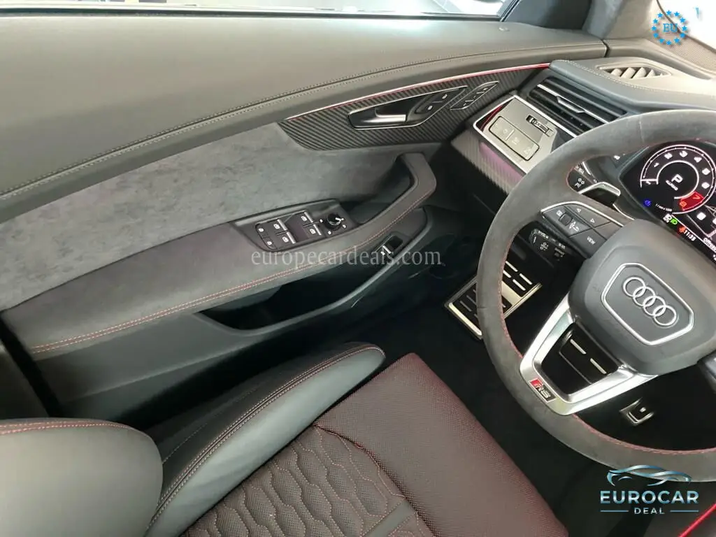 Audi RSQ8