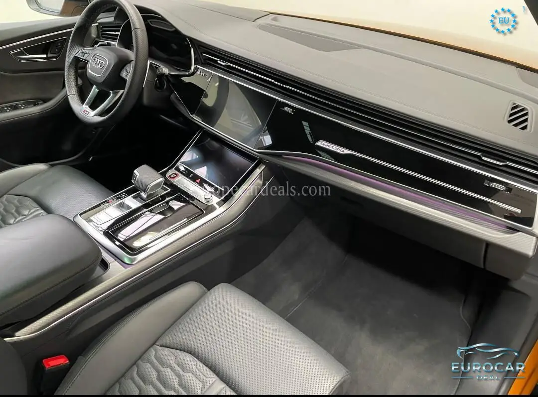 Audi RSQ8