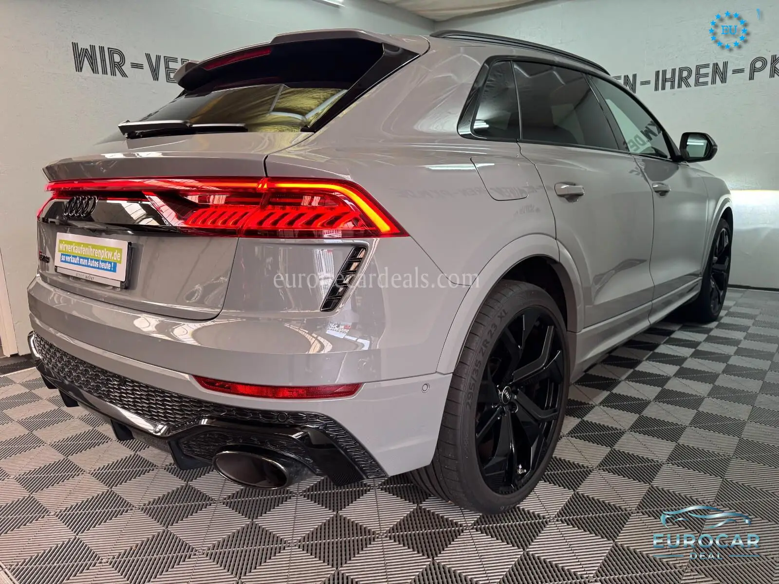 Audi RSQ8