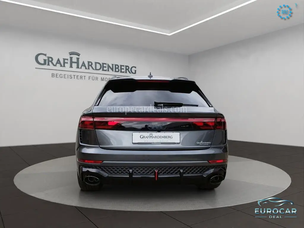 Audi RSQ8