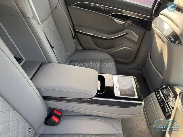Audi S8