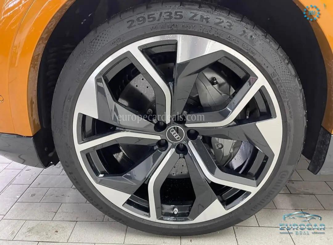 Audi RSQ8
