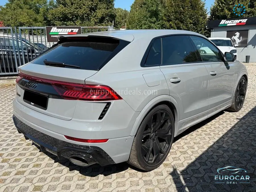 Audi RSQ8