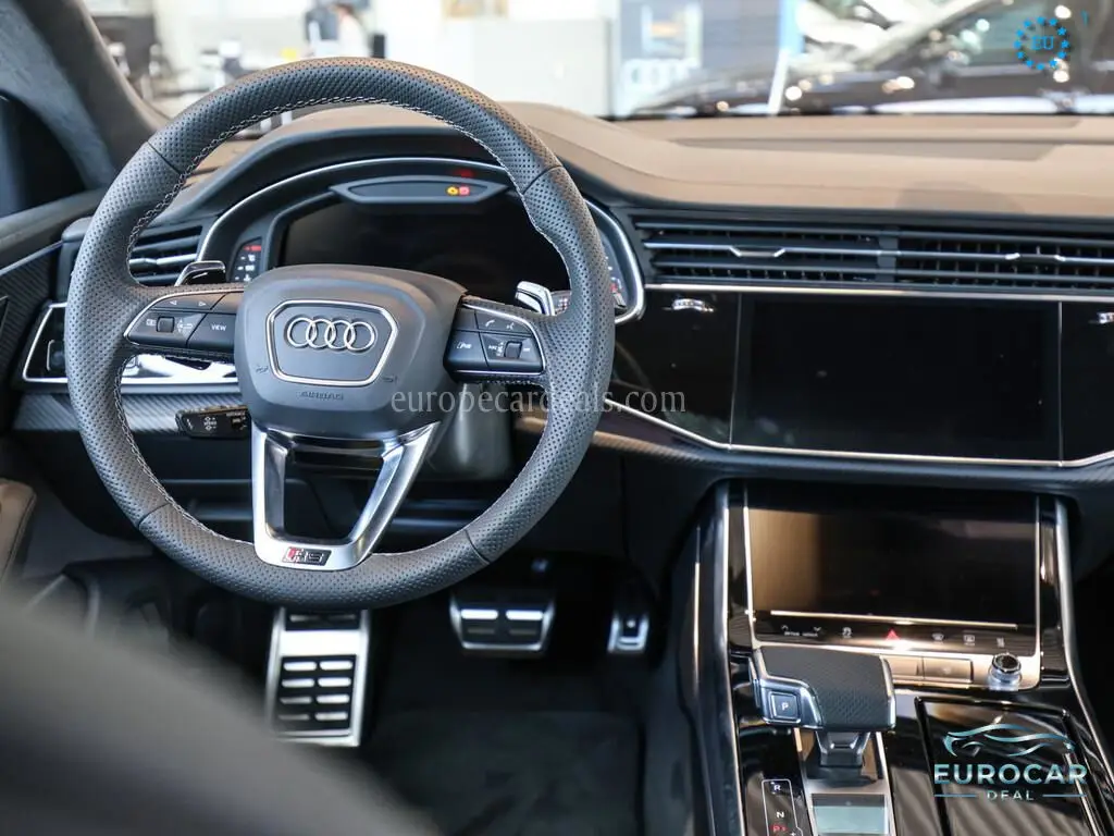 Audi RSQ8
