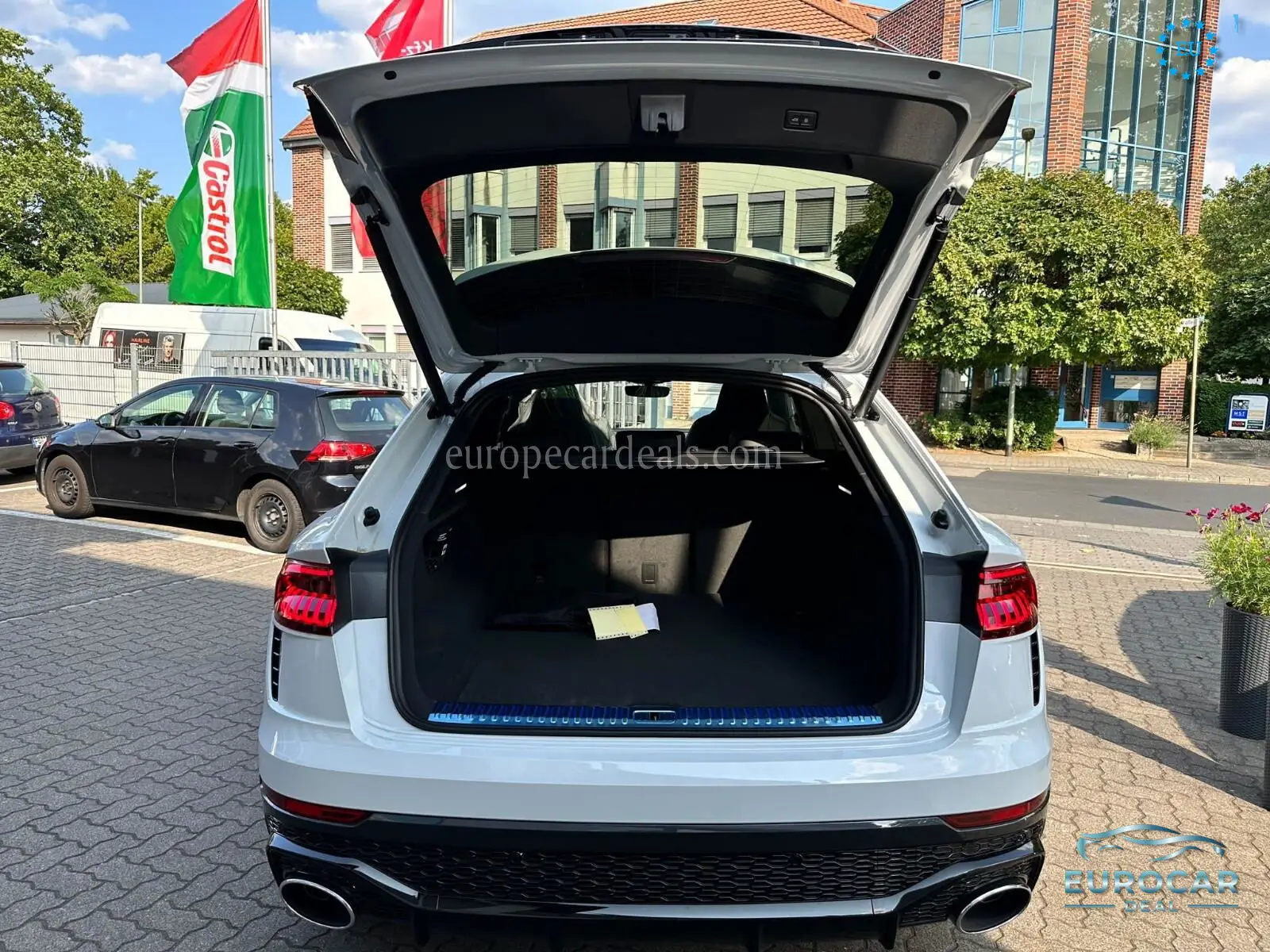 Audi RSQ8