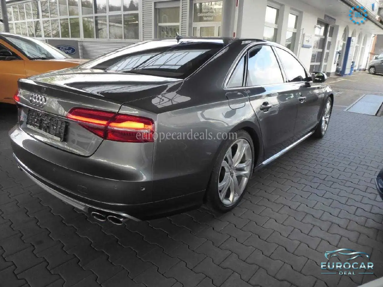 Audi S8
