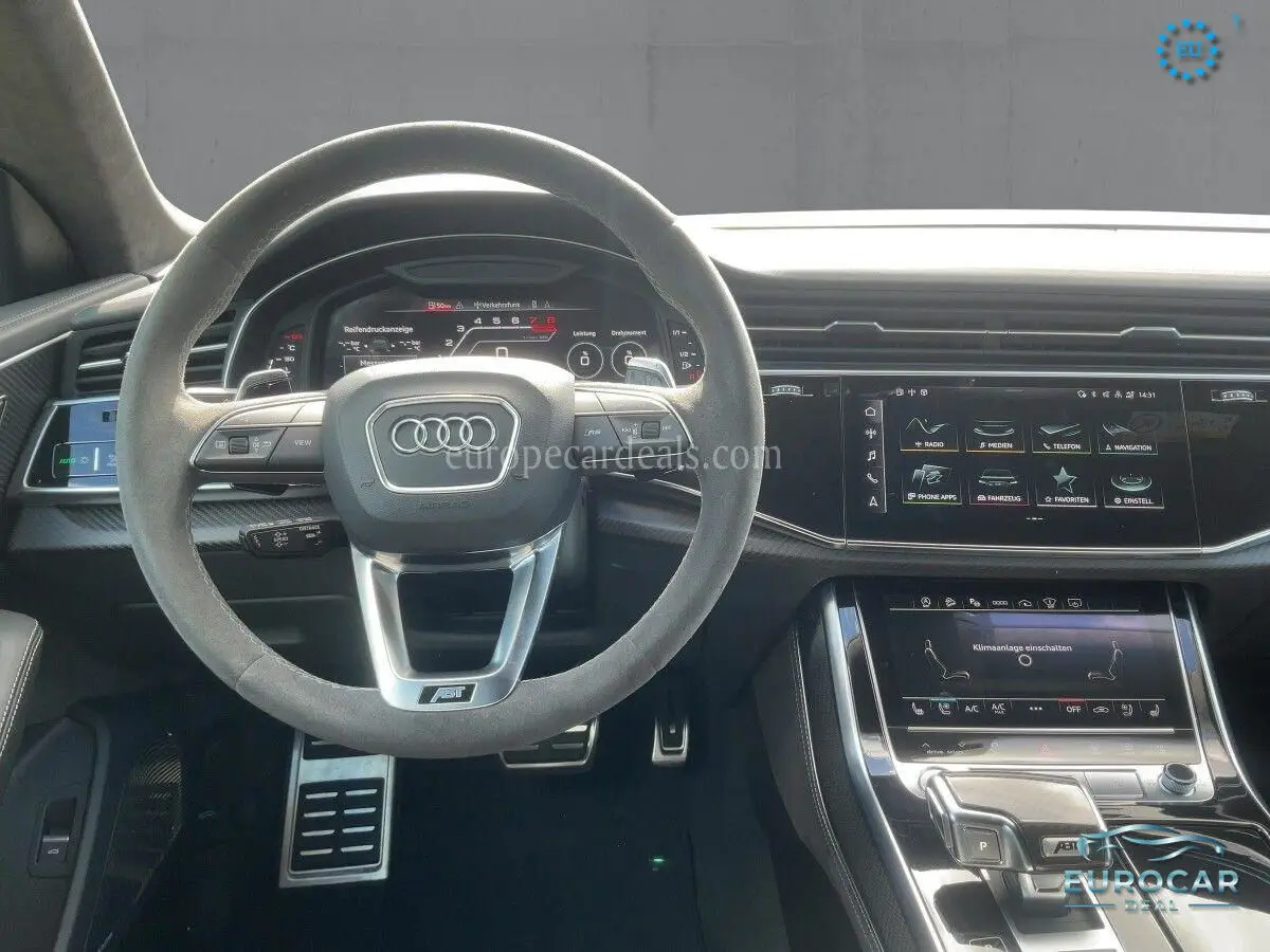 Audi RSQ8