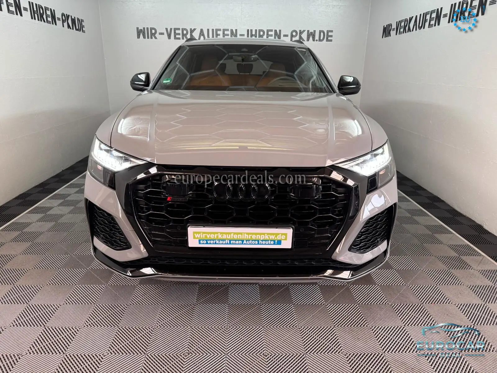 Audi RSQ8