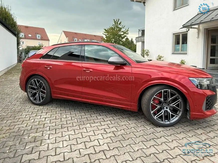 Audi RSQ8